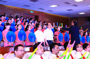 学校领导和师生参加中华孝文化旅游节演唱会